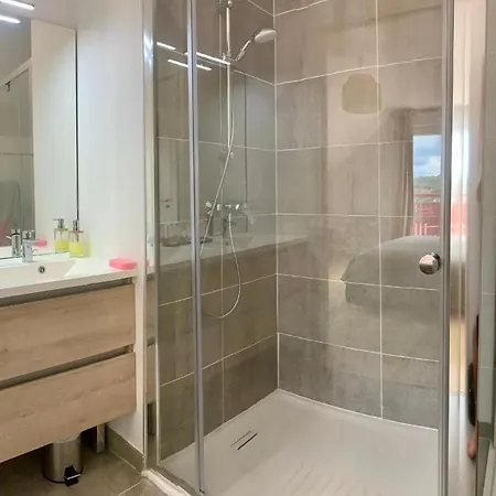 A 200m De La Apartment *